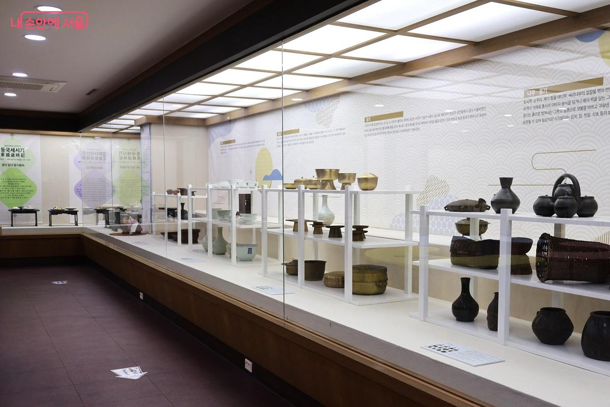 선조들의 지혜가 담긴 고조리서 속 다양한 음식과 이를 담아냈던 식기, 차기 &copy;이봉덕