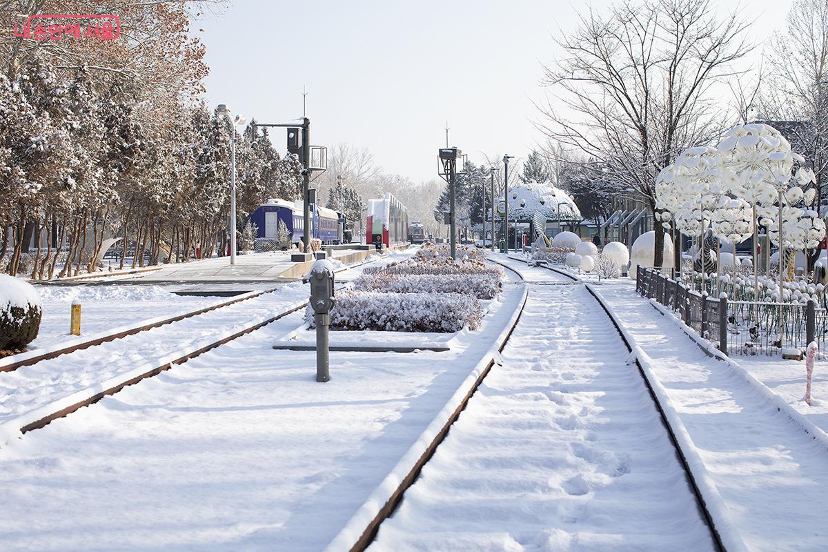 설경 속 철길, 영화 같은 감성 배경 ⓒ문청야
