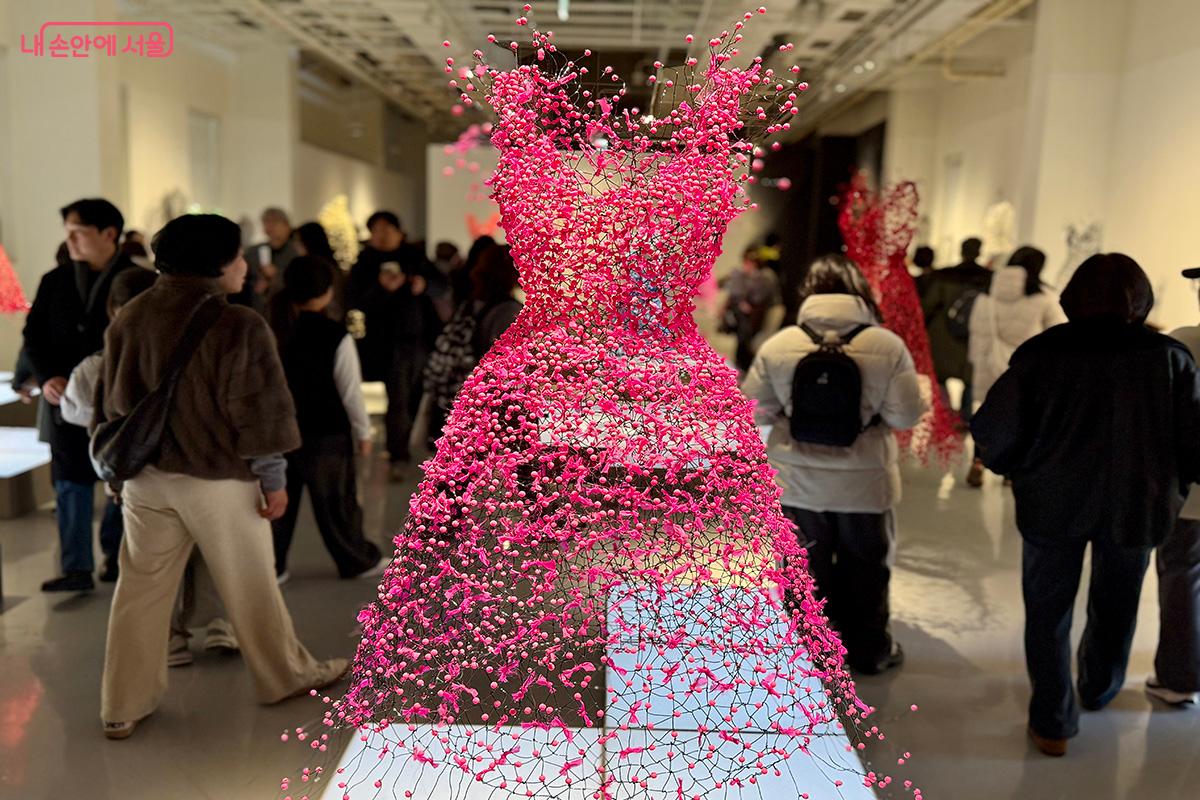 금기숙 작가의 40년 창작 여정이 담겨 있는 작품들을 만나볼 수 있다 &copy;김미정