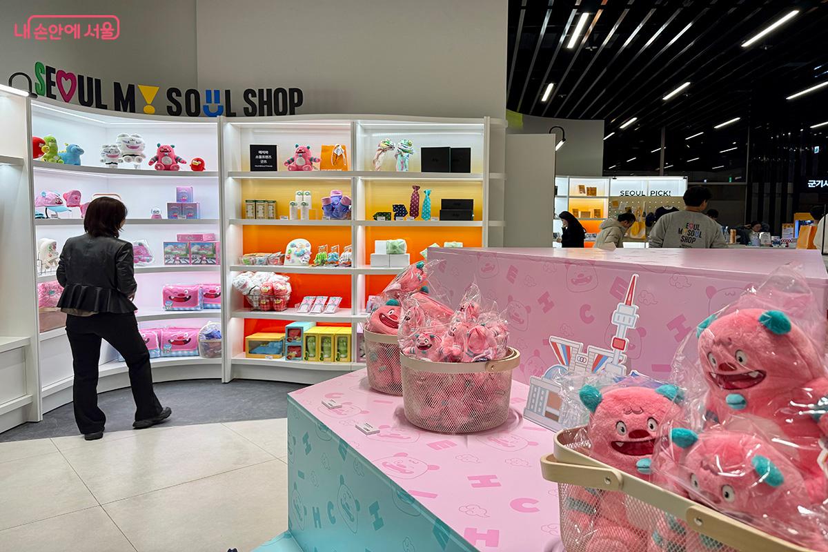 서울 브랜드 굿즈를 한자리에서 만날 수 있는 서울마이소울샵 &copy;김미정