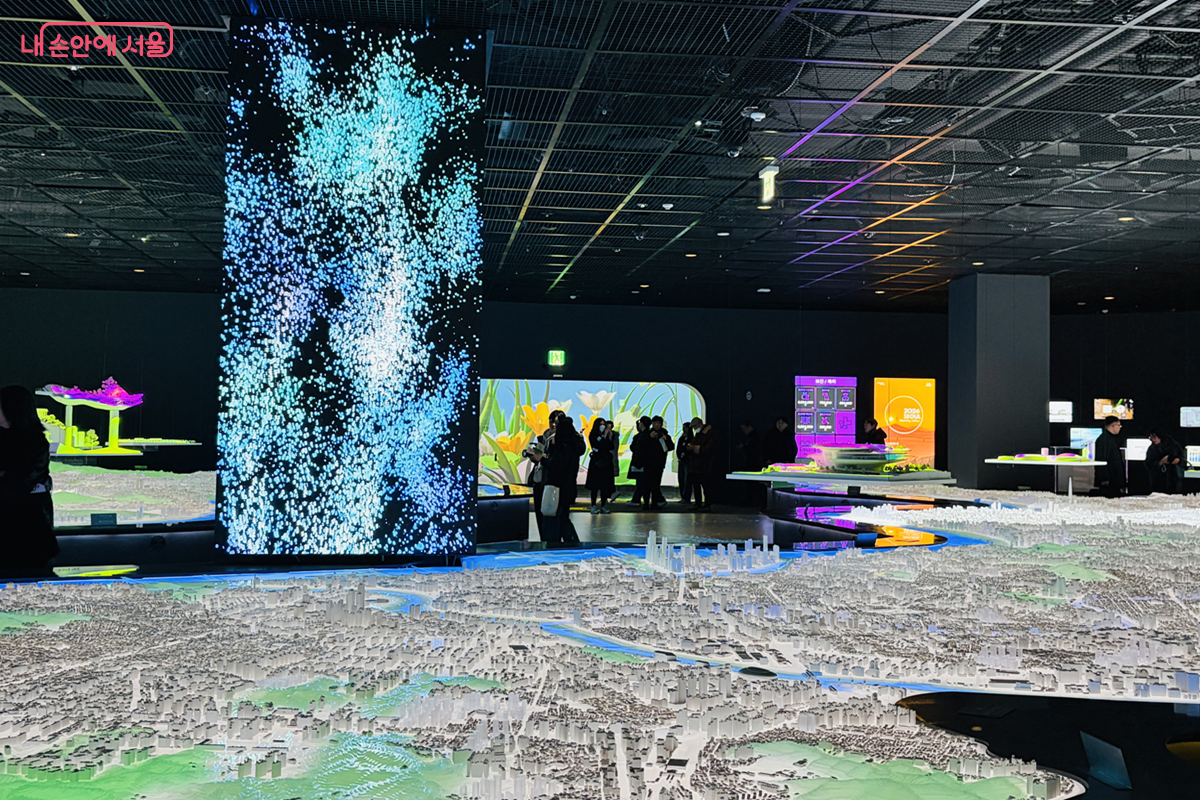 서울갤러리 '내친구서울 1관' 서울의 미래를 보고 체험할 수 있는 공간 &copy; 김경선