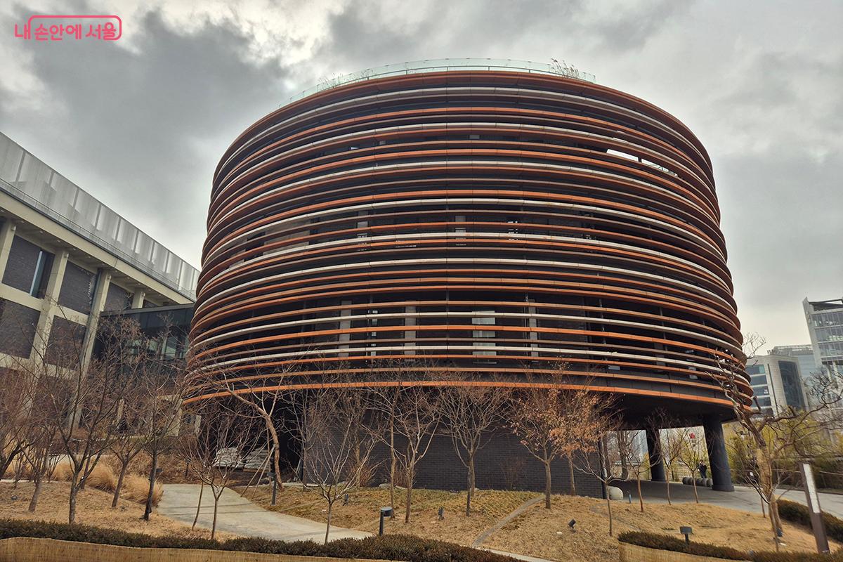 놓치면 후회할 선물과도 같은 이 전시를 통해 더 많은 시민들과 국내외 관광객들이 예술적 영감과 신선한 경험을 얻길 바란다.