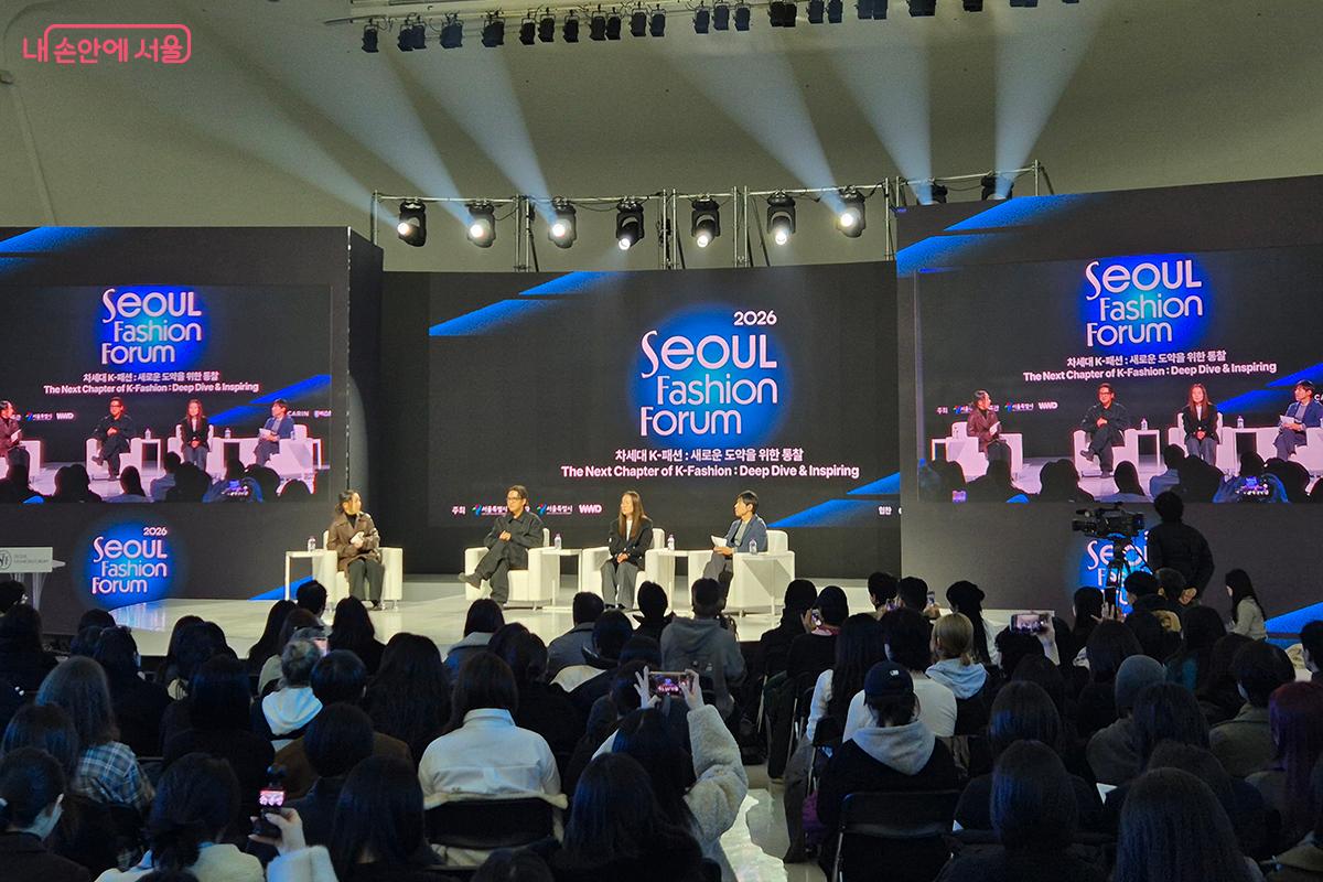 이어진 포럼에서는 AI와 콘텐츠, 브랜드 확장에 대한 열띤 토론이 열렸다. &copy;이혜숙  