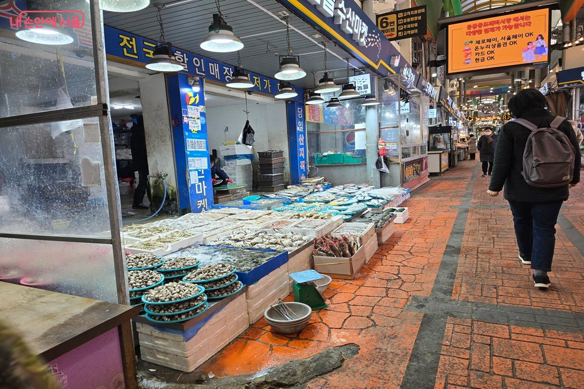 &lsquo;말베르크&rsquo;는 공릉동도깨비시장에 자리하고 있다. &copy;강사랑