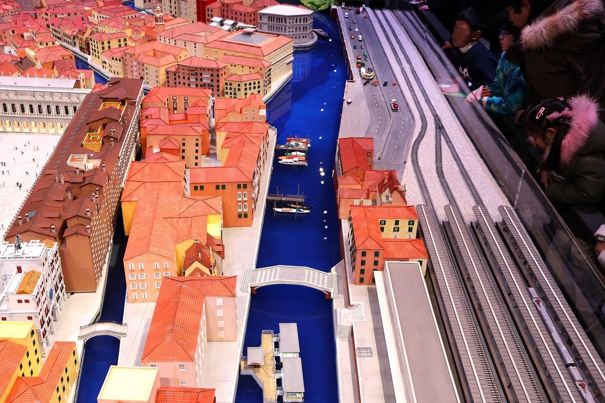 베니스 산타루치아 역: 물의 도시 베네치아 그랜드 캐널 옆에 자리한, 베네치아 본섬으로 들어오는 기차역 &copy;김대진 