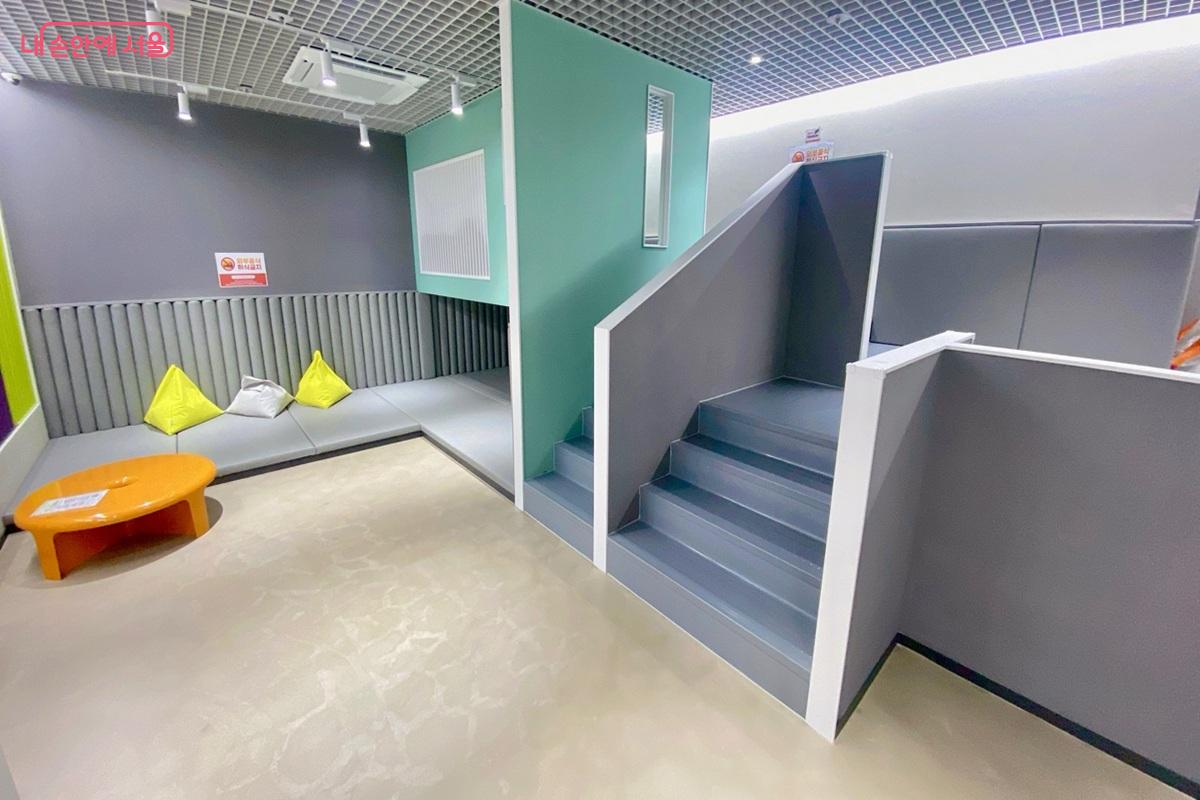 편히 쉬고 기댈 수 있는 뒹굴라운지 ⓒ전세계