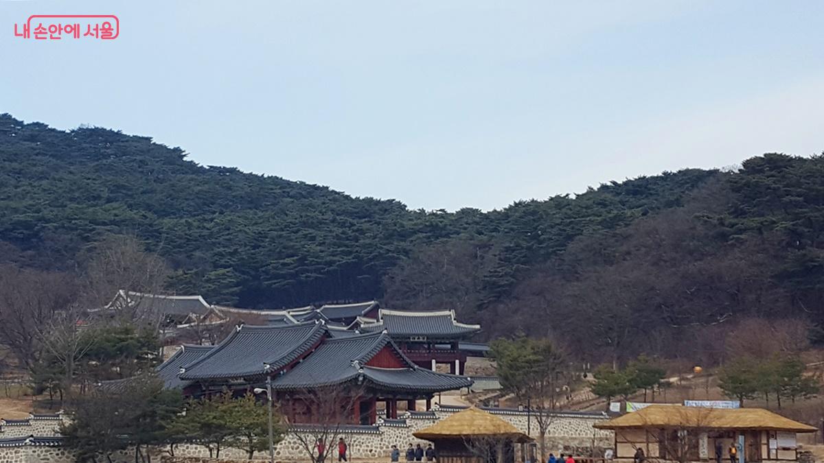 정전(내전, 외전)과 종묘, 사직단을 갖춘 남한산성 행궁 모습 ⓒ최용수