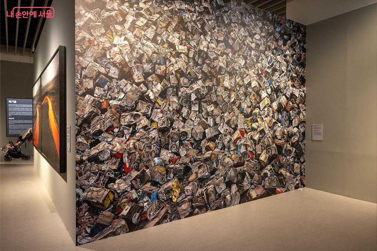  환경과 산업을 담은 대형 사진 작품ⓒ장신자