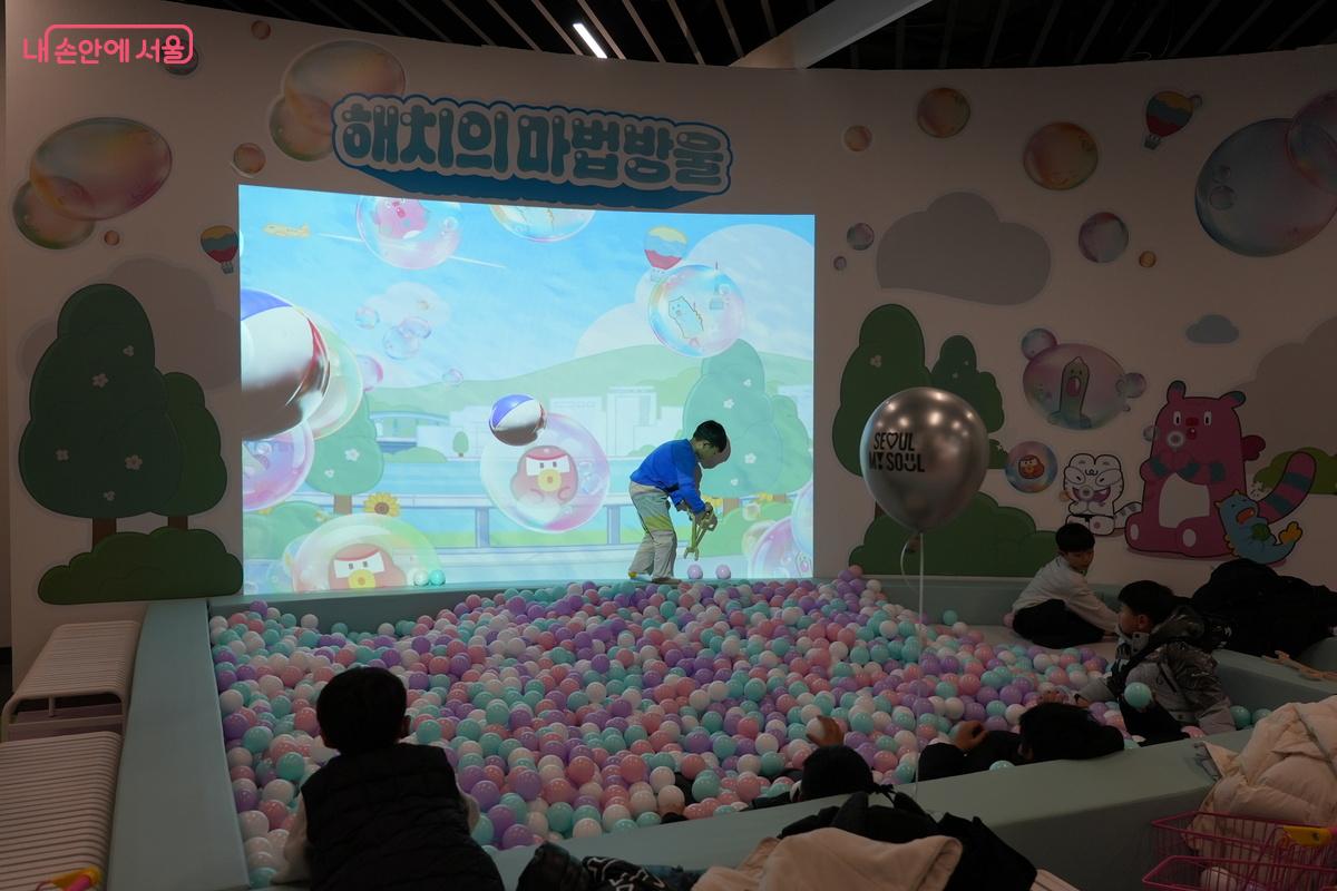 어린이 시민들의 인기 장소인 키즈라운지 ⓒ우현희