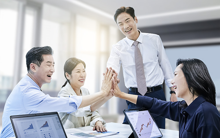 40~64세 '취업 전 과정' 지원! 중장년취업사관학교 가동