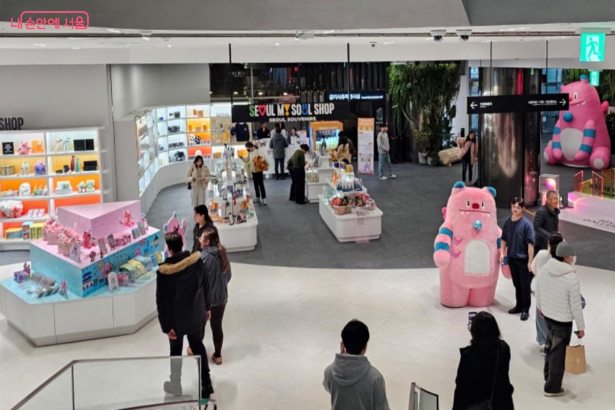 서울시 대표 굿즈를 판매하는 서울마이소울샵 입구 ⓒ박창원