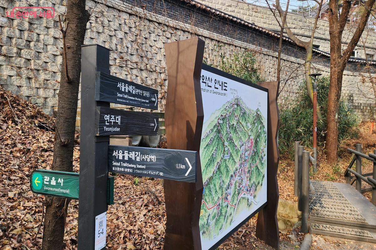 곳곳마다 이정표와 안내판이 있어 이동에 불편함이 없다. ⓒ김은주