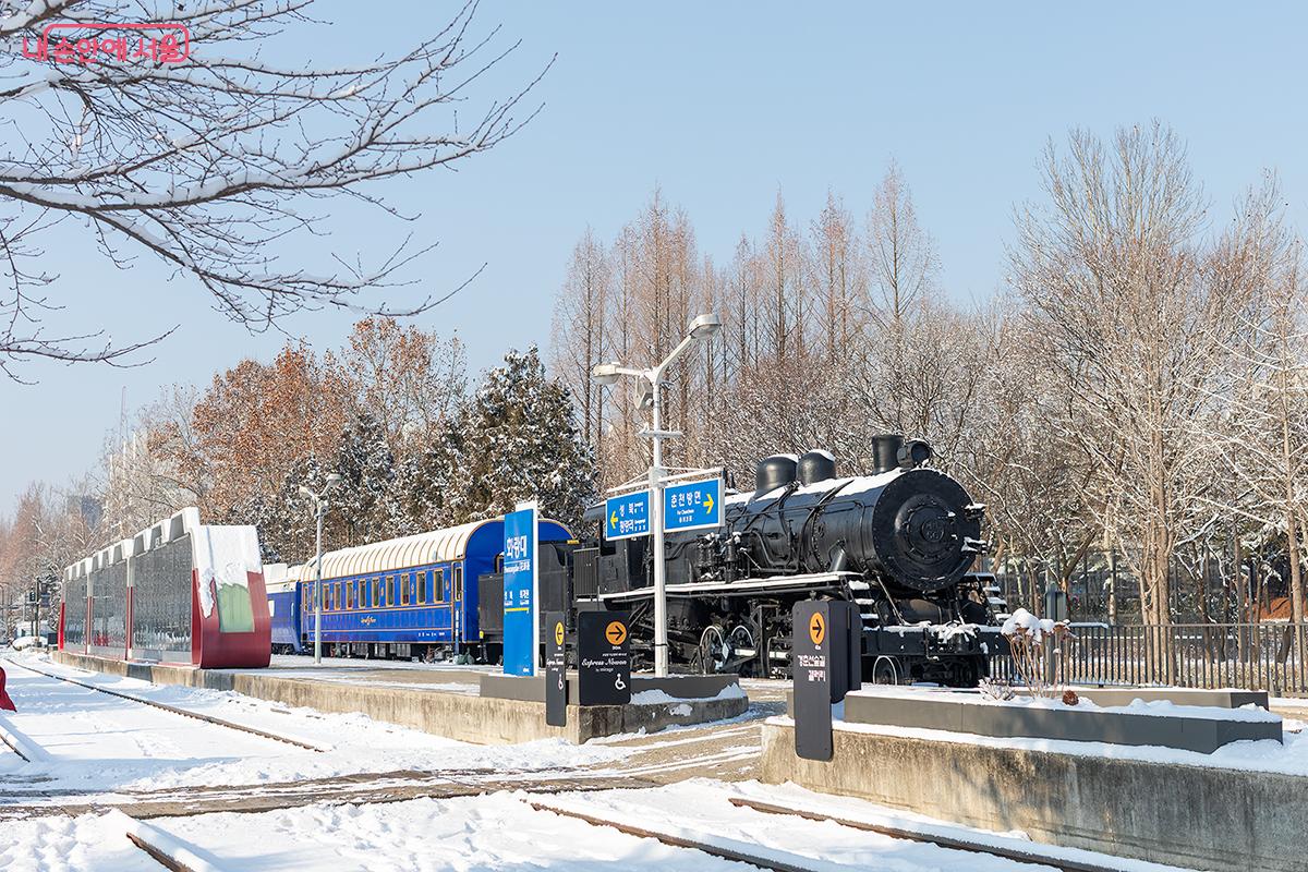 설원 위에 멈춘 시간, 다양한 모습의 기차들 ⓒ문청야