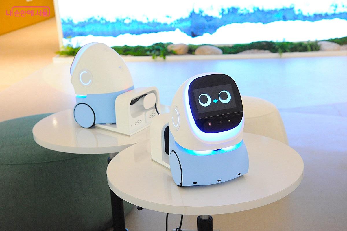 커뮤니티 라운지에서 만나는 정서 케어 로봇 &lsquo;케미프랜즈&rsquo; &copy;조수봉