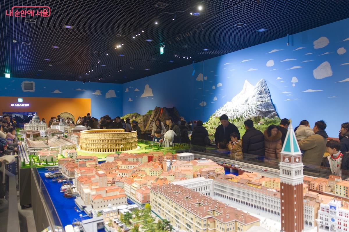 주말을 맞아 많은 가족단위 관람객들이 노원기차마을 이탈리아관을 찾았다