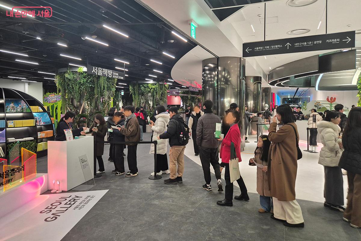 스탬프 투어, SNS 이벤트 등 팝업 형식의 체험형 콘텐츠가 전시장을 가득 메웠다.