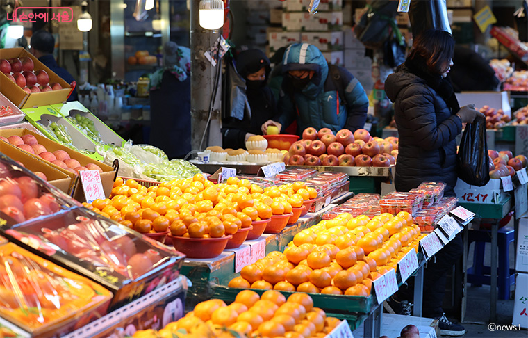 서울시는 설 명절을 앞두고 전통시장 등에서 &lsquo;2026 설 명절 특별이벤트&rsquo;를 진행한다.