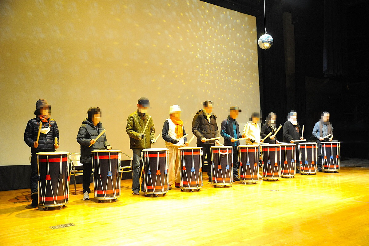 춤추고, 두드리고, 관람하고&hellip;어르신들, '누구나 청춘무대'로 초대합니다!