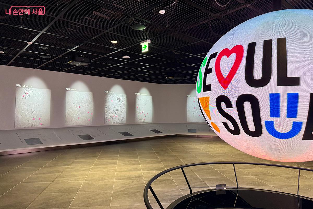 서울을 비롯한 세계 여러 도시의 모습을 한눈에 살펴볼 수 있는 '내친구서울 2관' &copy;김미정