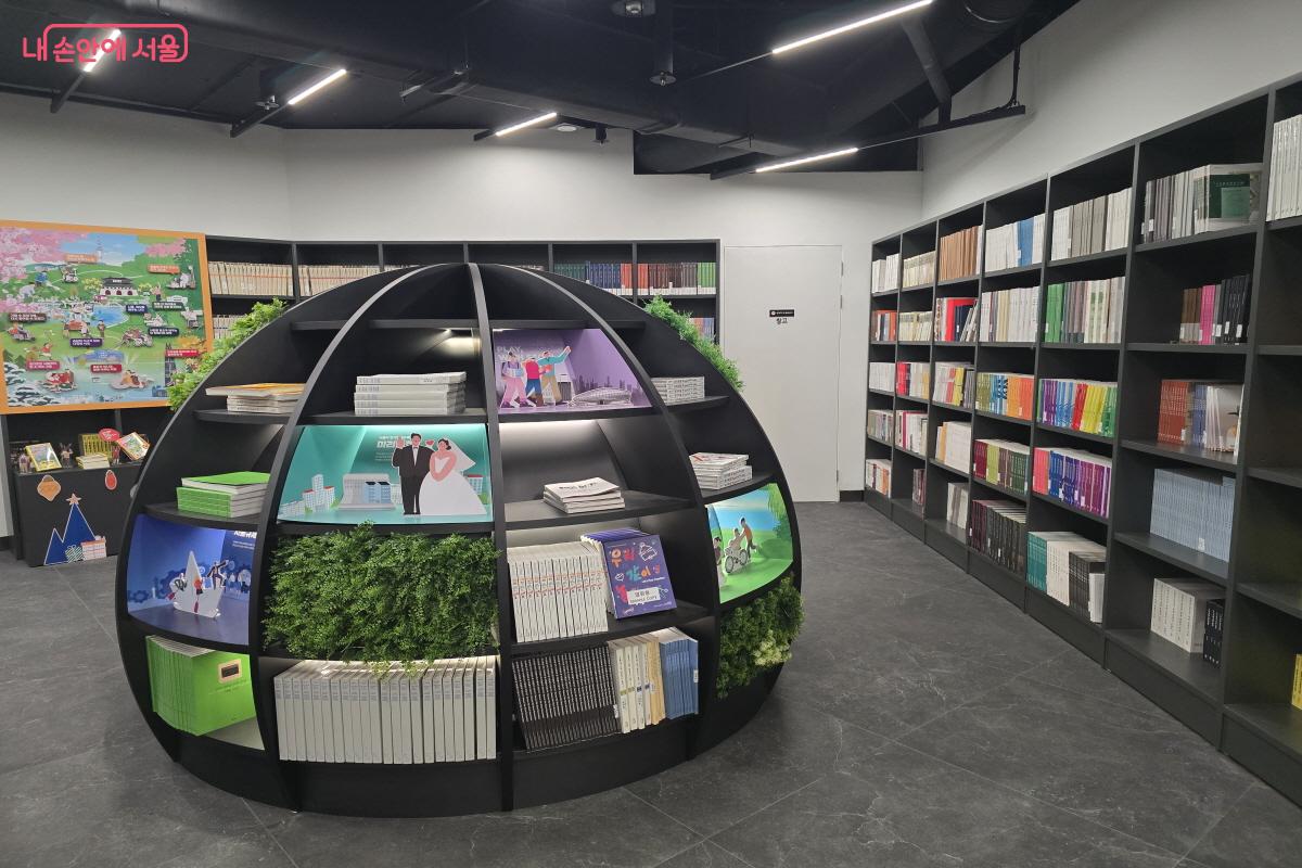 서울의 정책과 도시 철학을 담은 책들을 판매하는 서울 책방 ⓒ심재혁
