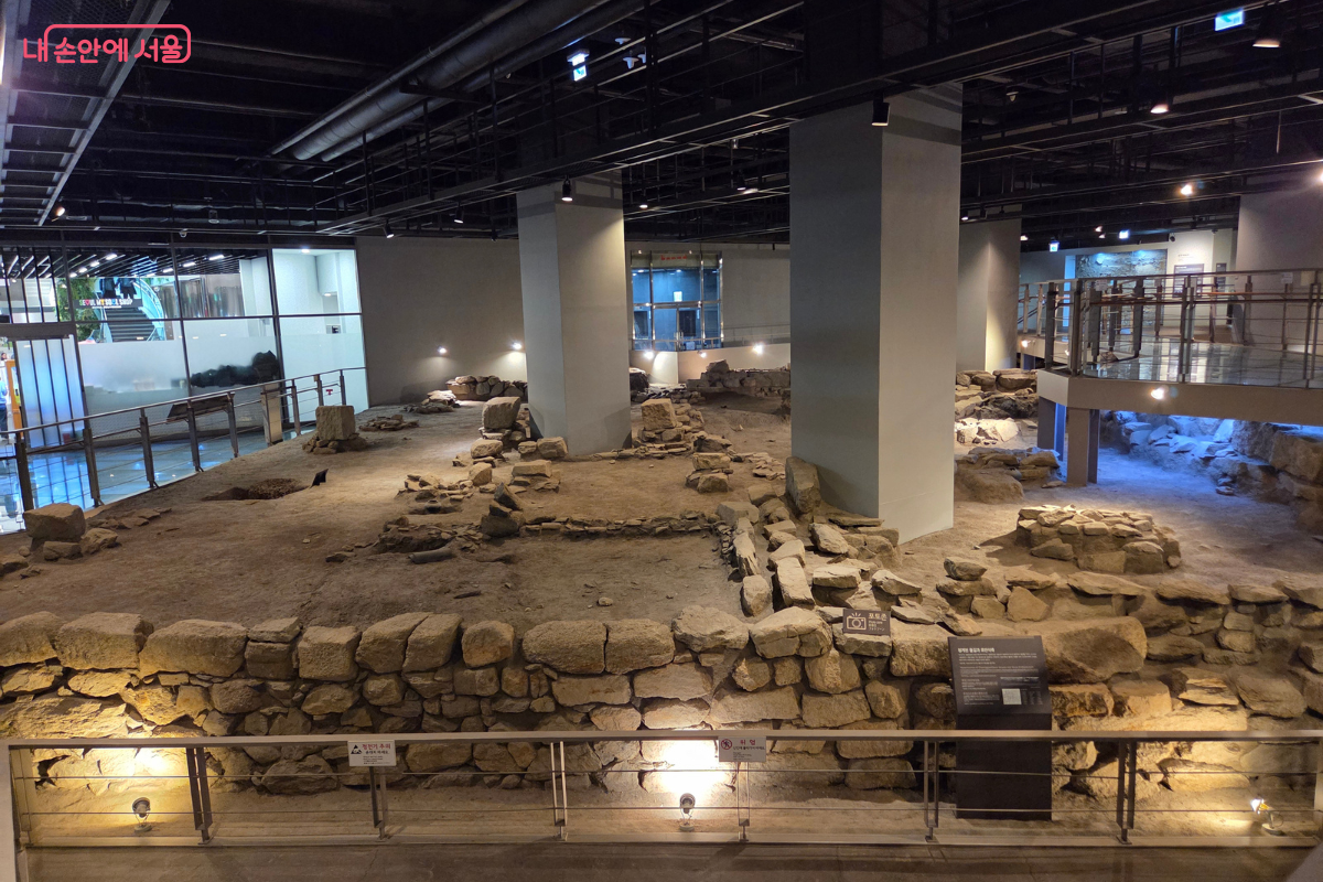 서울갤러리 군기시유적전시실 전경 ⓒ김승아