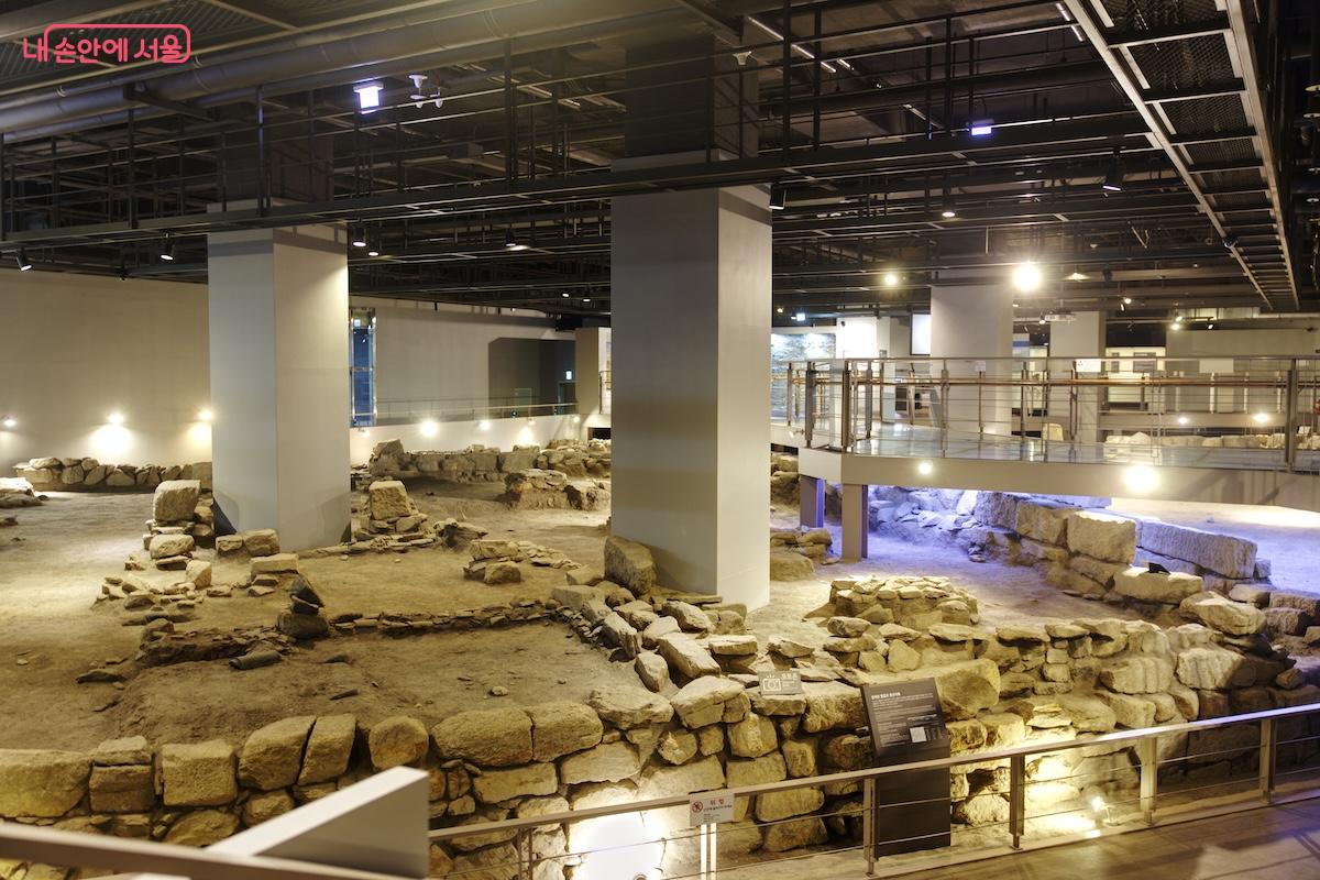 화려하고 멋진 시청 지하에 이런 전시관이 생겼다는 것이 놀랍기만 하다