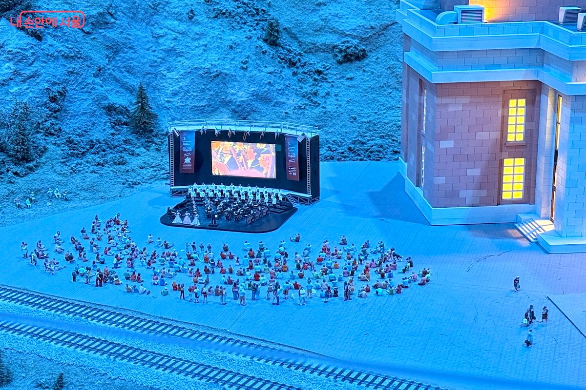 스위스관의 특징은 낮과 밤처럼 시간의 변화를 보여주는 것이 특징이다. ©서지희