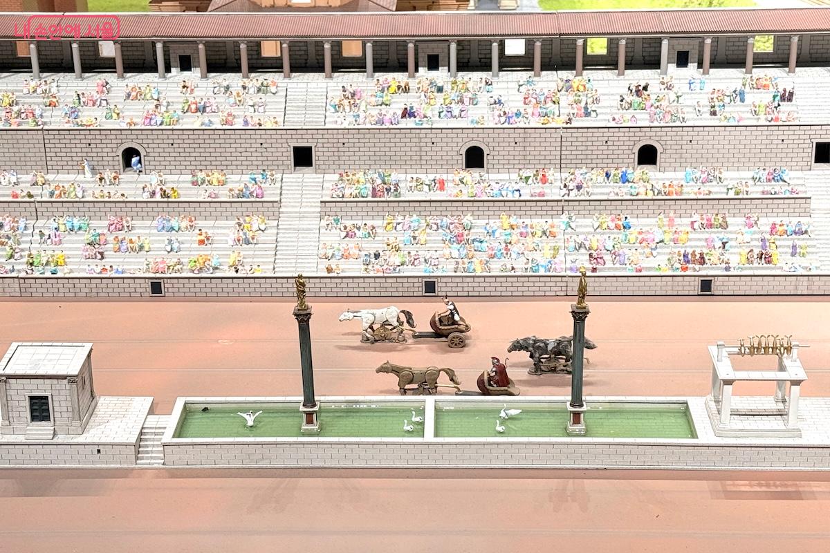 아이들이 버튼을 눌러 미니어처들을 실제로 움직여볼 수도 있었다. ©서지희