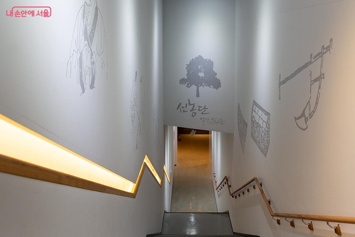 지하3층으로 내려가는 계단 ⓒ문청야