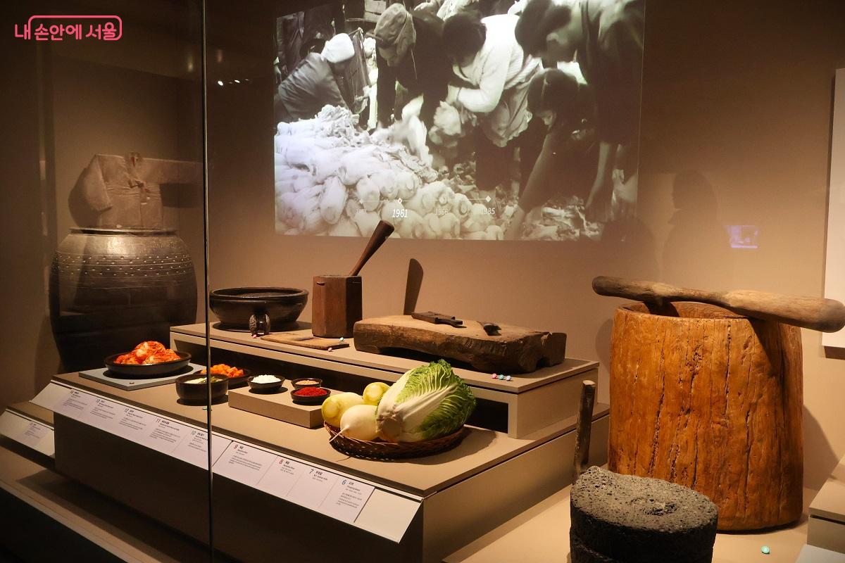 제2전시관 <한국인의 일 년>, 사계절의 변화에 따라 반복되는 농경 세시풍속과 명절 풍습을 다루며, 자연의 섭리에 순응하며 살아온 지혜를 전한다. &copy;김대진