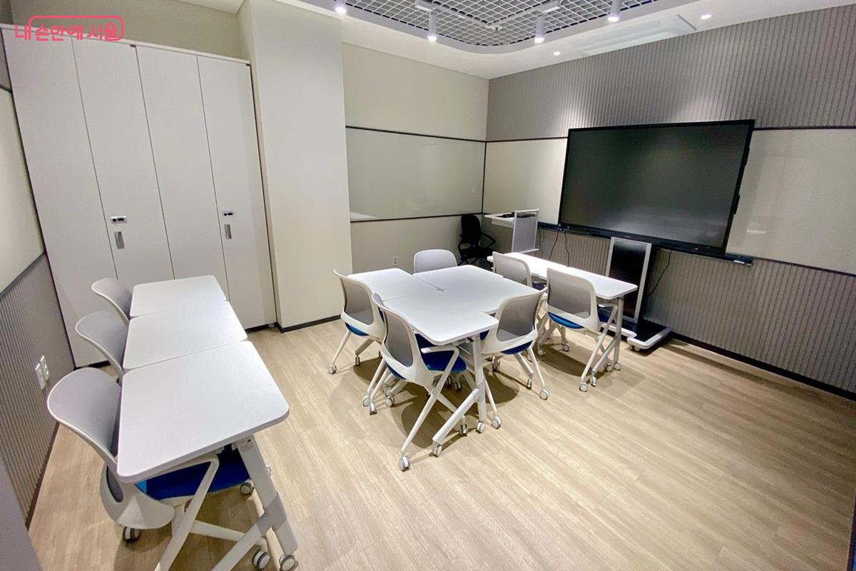 여러 사람이 모여 회의하고 동아리 활동할 수 있는 모임실 1 ⓒ전세계
