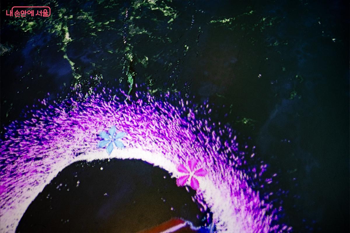 미디어 전시로 표현된 서울의 빛과 도시 풍경ⓒ장신자