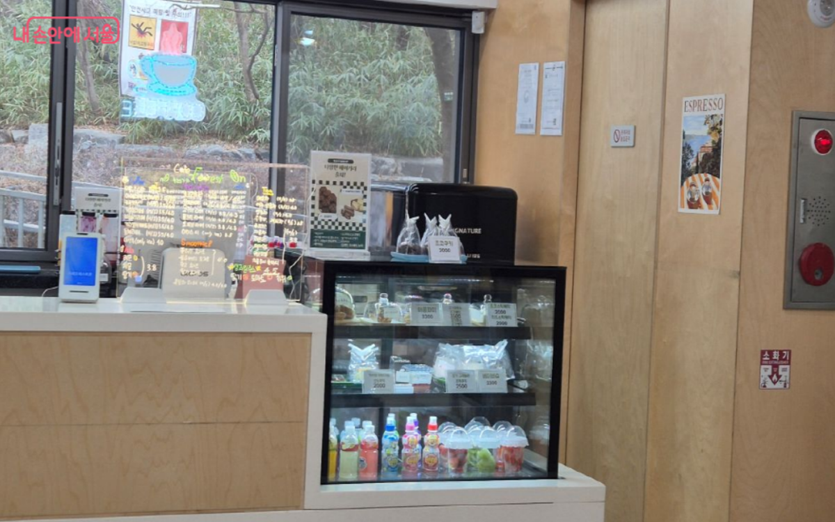도서관 내 카페 사진 &copy;조현정