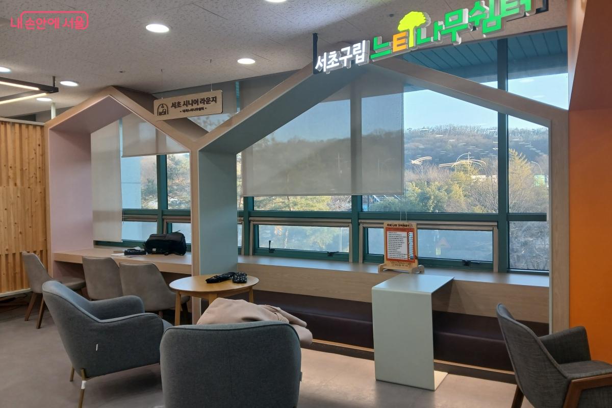 서초구립 느티나무 쉼터 3층 휴게공간 &copy;최은영 