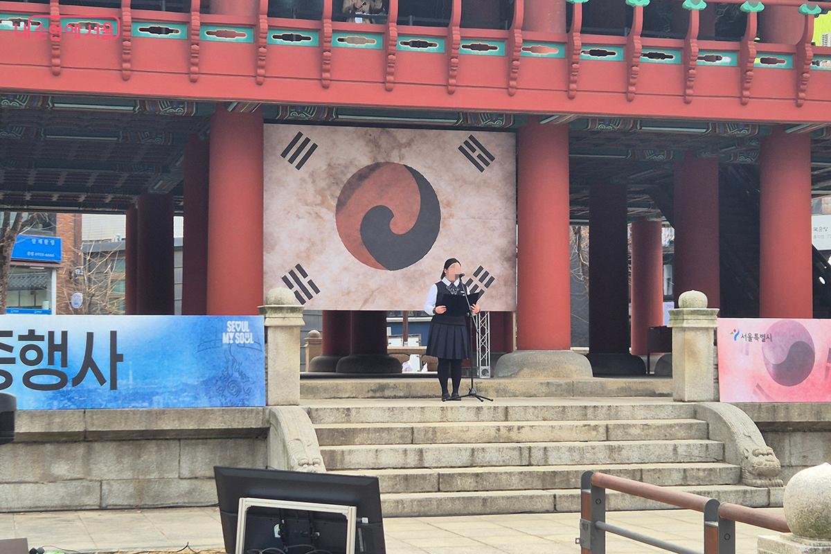 유관순 열사의 후배인 이화여고 학생의 ‘선배에게 부치는 편지‘ 낭독은 현장에 모인 모든 이들의 눈시울을 붉게 만들었다.