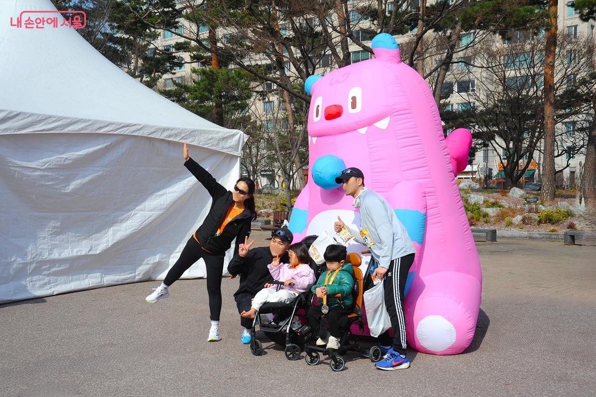 해치와 함께하는 인증샷 &copy;조수봉