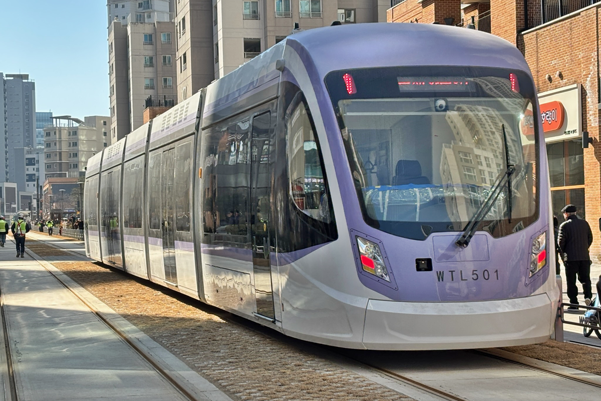 서울에 트램이 돌아온다! 위례선 시운전 시작, 현대식 트램 모습 공개