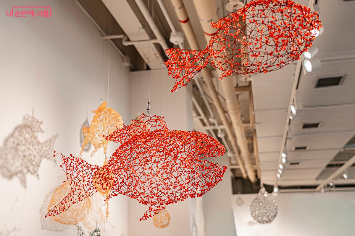 서울공예박물관 내부에는 전통과 현대를 아우르는 다채로운 전시가 진행된다. ⓒ김지연