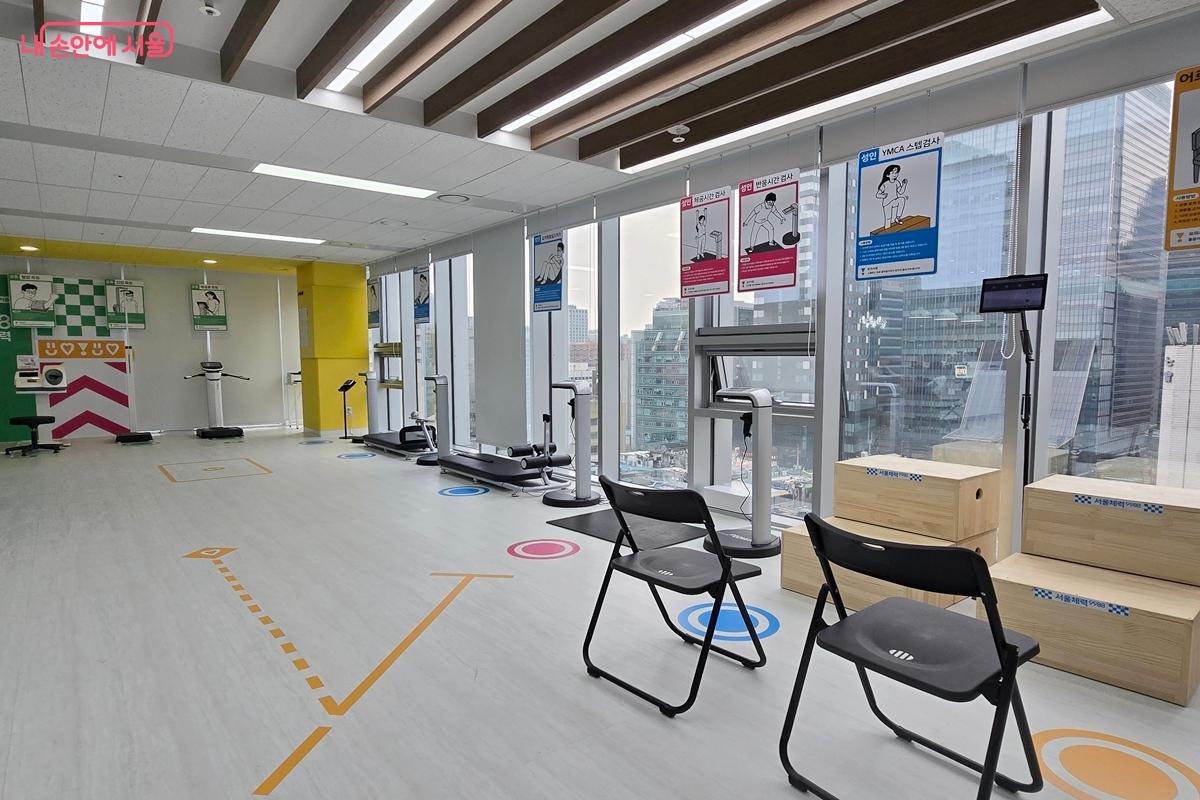 다양한 체력 측정 기구들을 갖췄다. &copy;강사랑