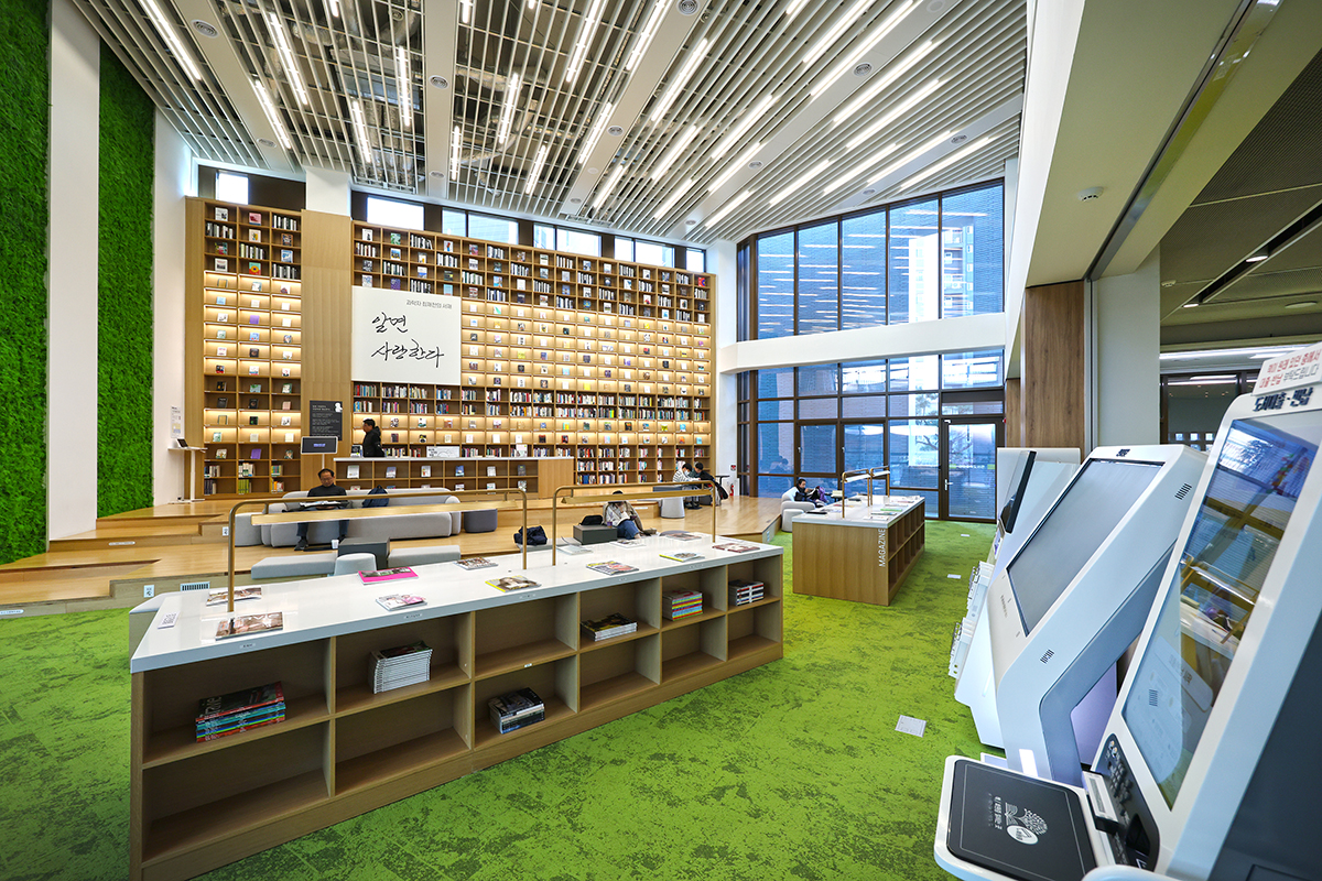 도서관의 진화! 책과 음악 그리고 숲이 하나 된 '강동숲속도서관'