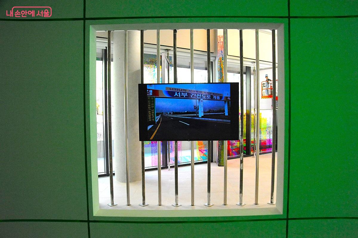 건립기록전 중 신지선 작가의 <사적인 기억의 조각> &copy;조수봉