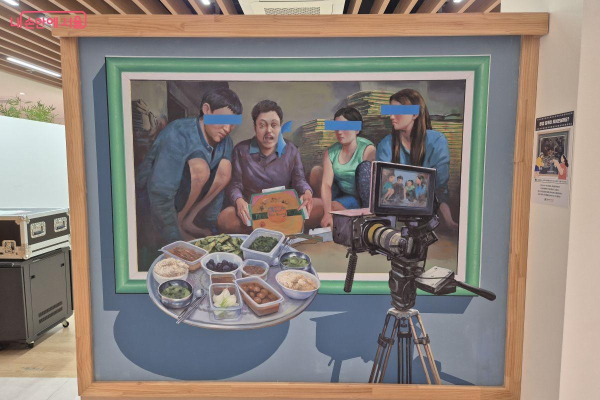 영화 스텝이 되어 배우들의 모습을 촬영해보세요