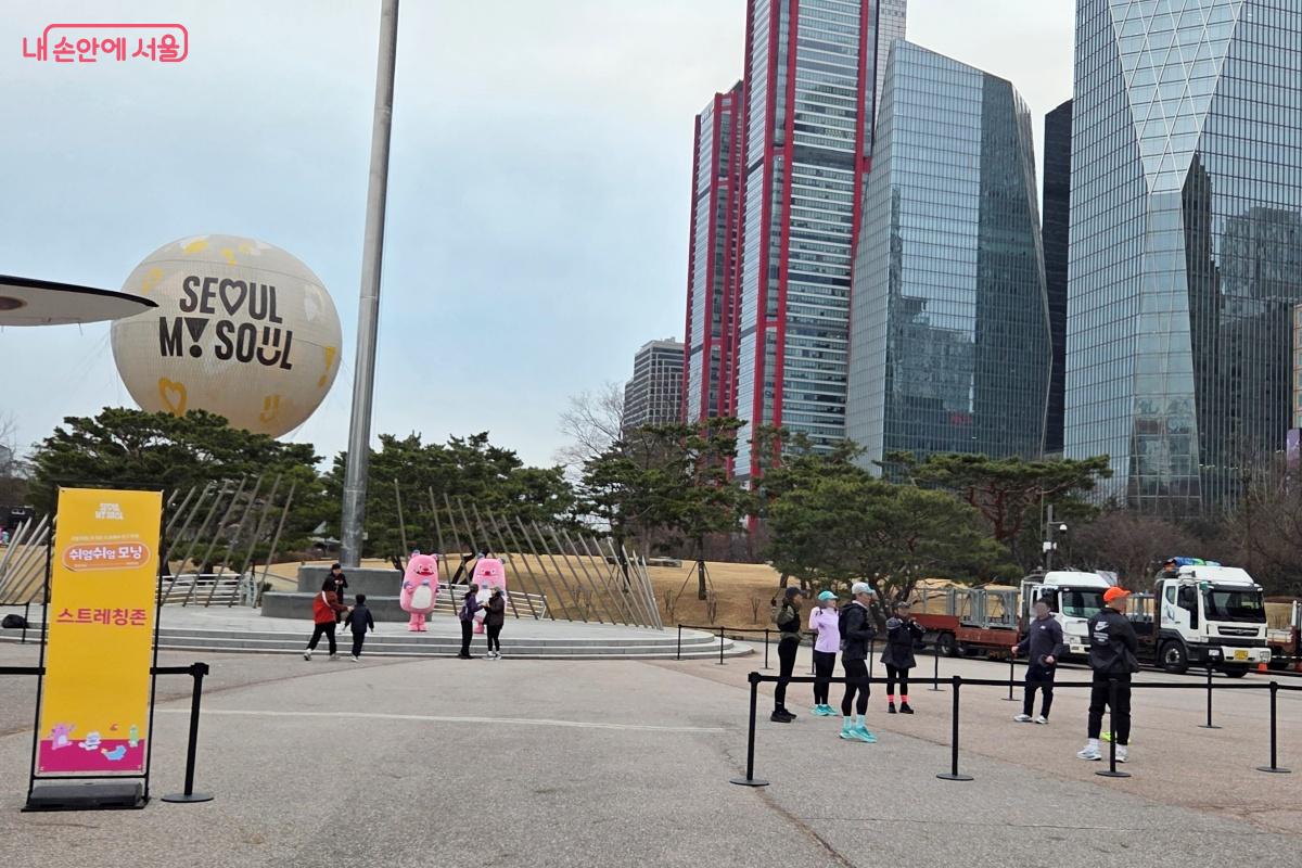 스트레칭존에서 안전을 위해 준비운동 후 출발했다. &copy;김미선
