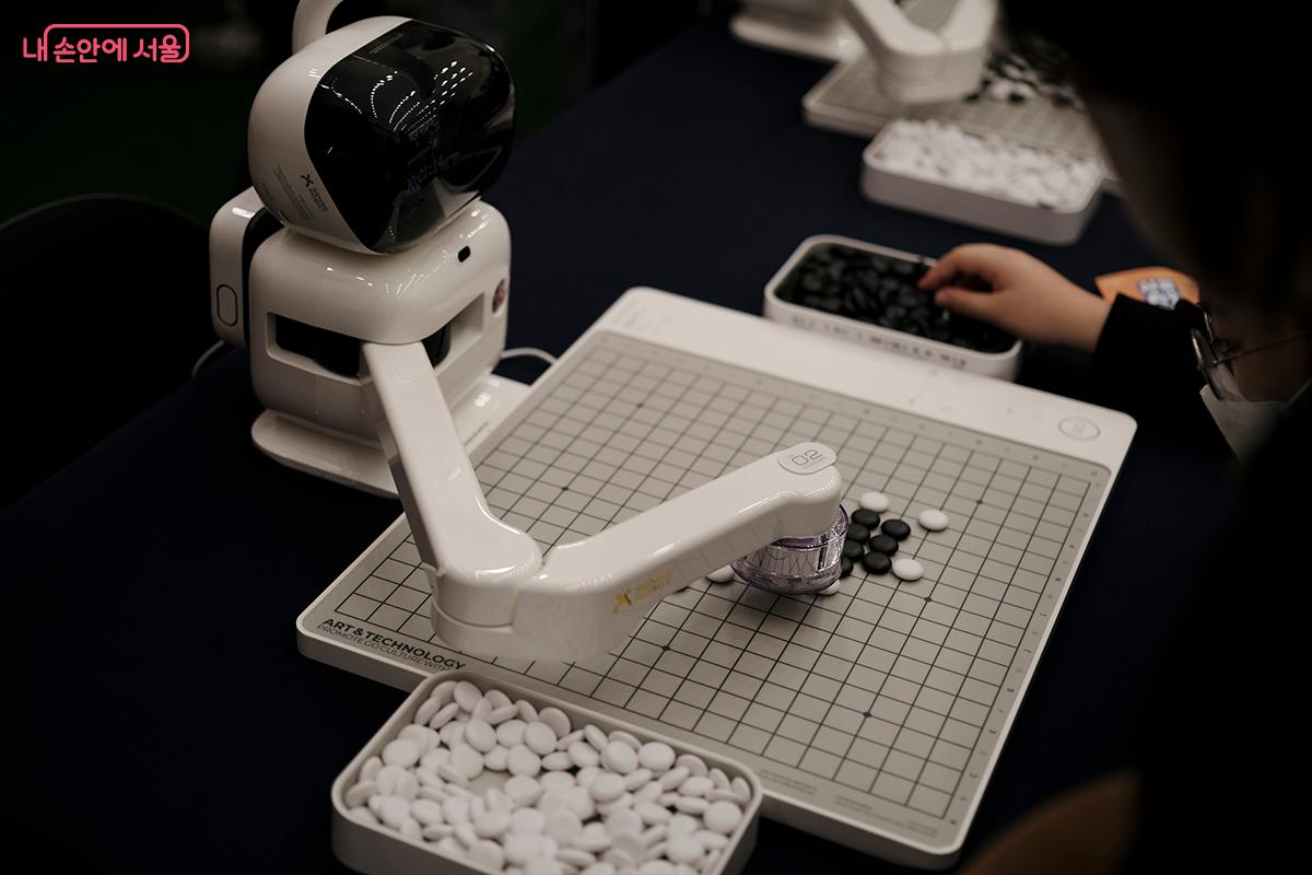 직접 대면해 함께 바둑을 두는 로봇이 신기했다. ⓒ김아름