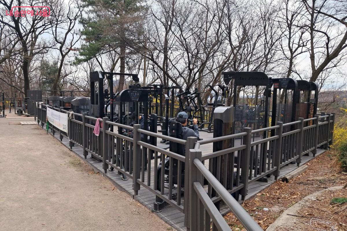 서울시 생활체육 활성화 정책의 핵심 자랑이자 최신식 다양한 기구를 보유한 산스장 ©장형진