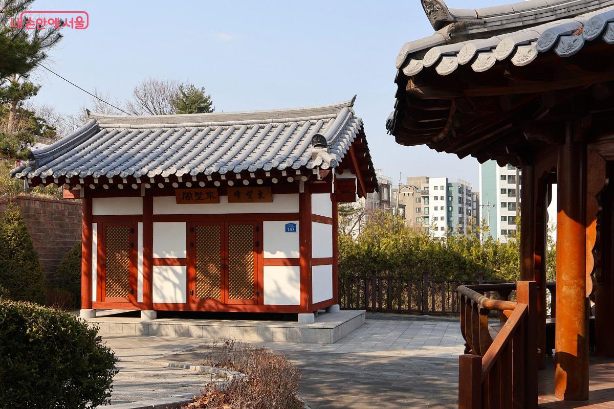 정순왕후의 위패를 모시고 넋을 기리는 사찰 동망각 &copy;김대진 
