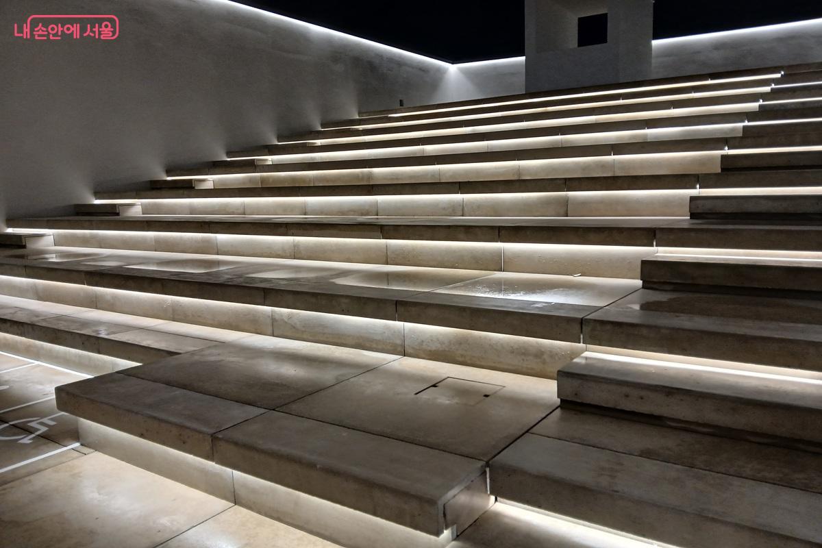 서울영화센터 10층에 자리한 시네마 스카이(옥상극장) ©최은영