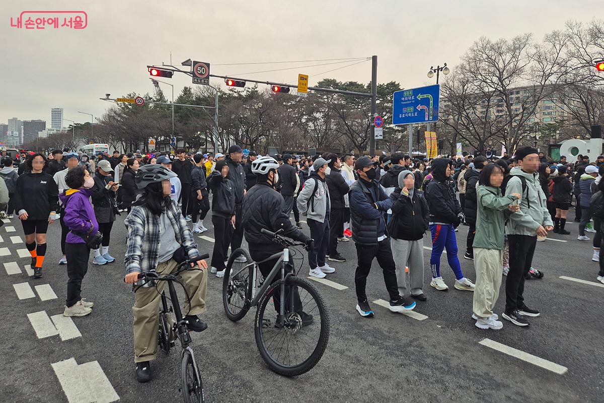 자전거를 탄 참가자들의 모습도 많이 눈에 띄었다. &copy;이혜숙