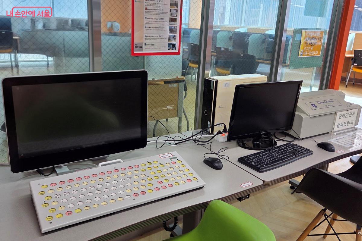 장애인을 위한 독서보조기기를 요청할 수 있다. ⓒ김미선