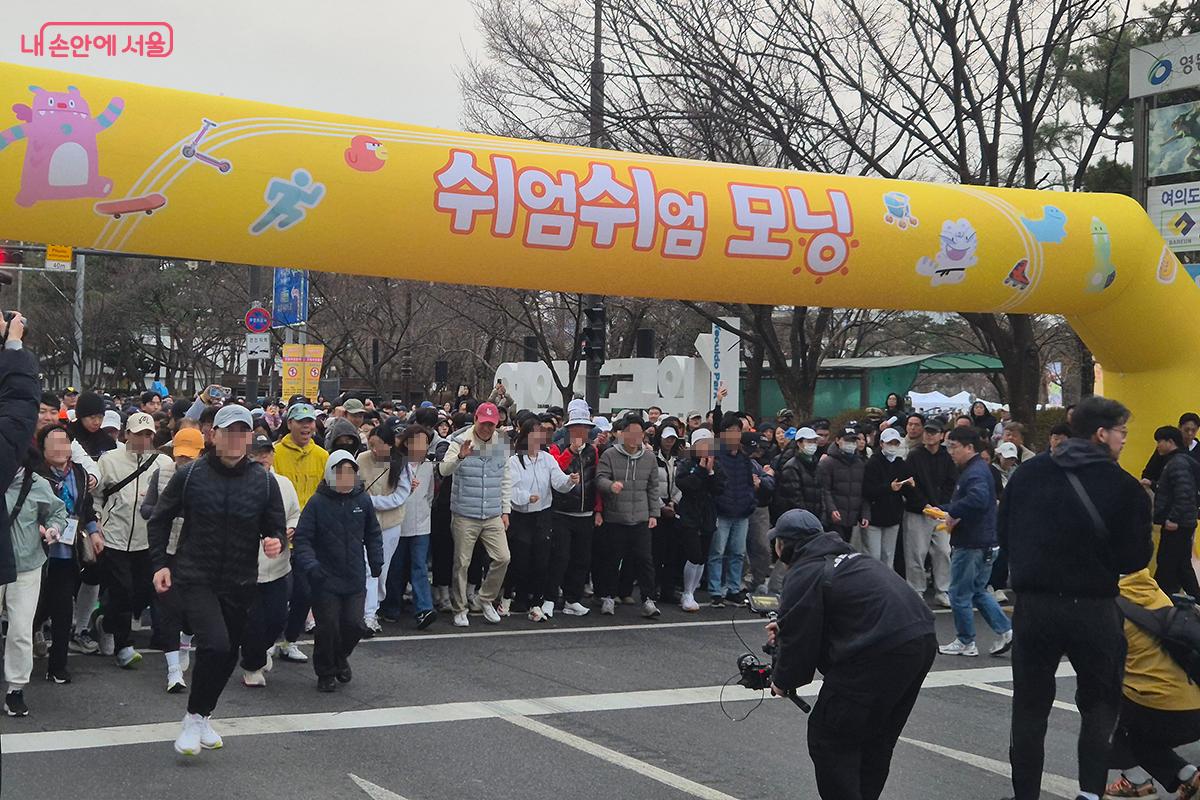 오전 7시, 드디어 서울형 열린 생활체육 프로그램 &lsquo;쉬엄쉬엄 모닝&rsquo;의 힘찬 출발이 시작되었다. &copy;이혜숙